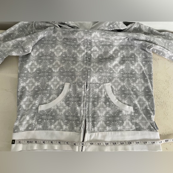 Grey/White Patterned Lightweight Woolrich Hoodie - Picture 5 of 9